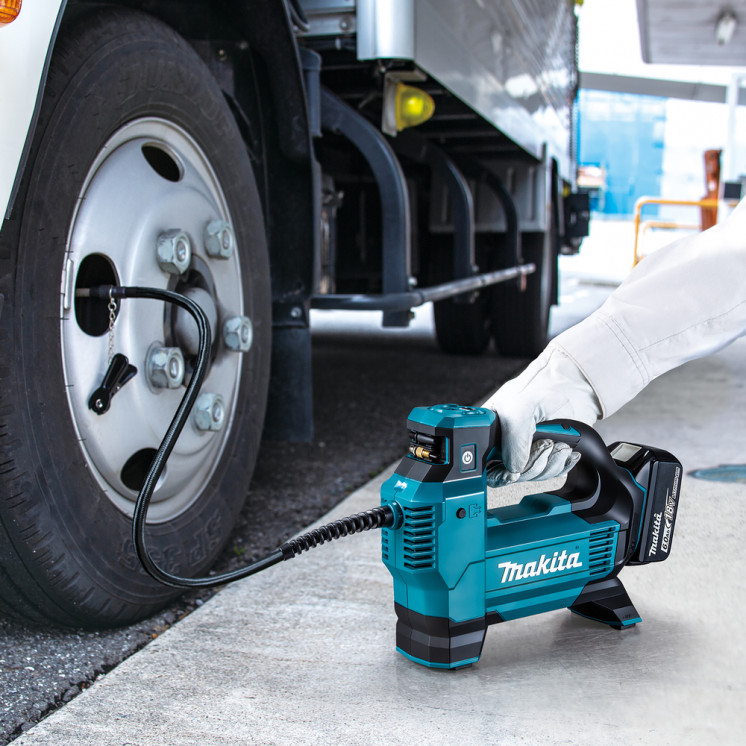 COMPRESSORE PORTATILE LXT DMP181Z MAKITA 18V - 11,1 bar - 22L/min - 161psi (corpo macchina, senza valigetta)